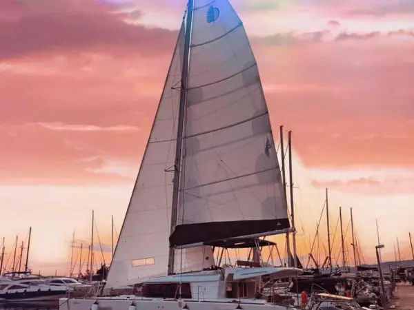 Lagoon 450F built 2019 Generator, A/C, Watermaker